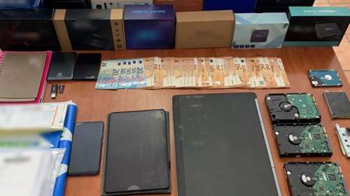 Κύκλωμα πειρατείας συνδρομητικής τηλεόρασης: Ο &quot;Μήτσος&quot; ο αρχηγός και ο &quot;Σάκης ο αστυνομικός&quot; -Πώς έκαναν ξέπλυμα χρημάτων