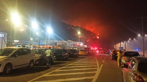 Ασταμάτητη η φωτιά στο Λουτράκι: Ολονύχτια μάχη στα μέτωπα, εστιάζουν οι δυνάμεις στη "Γλυκιά Ζωή" - Άνοιξε η Εθνική Οδός