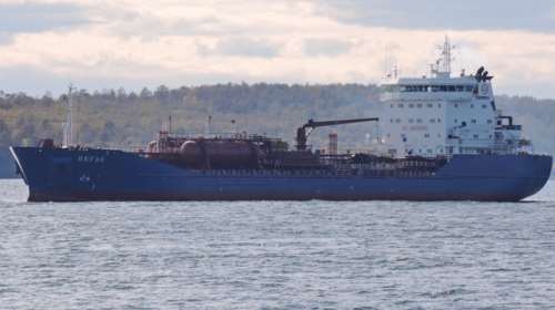 Ρωσικό δεξαμενόπλοιο δεσμεύτηκε ανοιχτά της Καρύστου - Λόγω των κυρώσεων στη Μόσχα