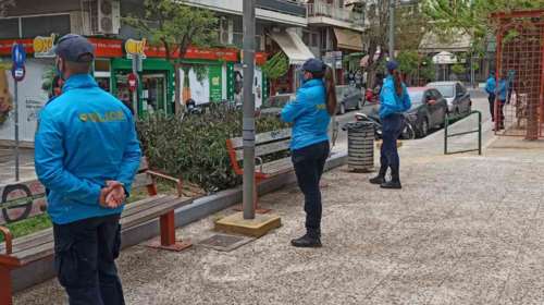 Τέλος τα κορονο-πάρτι στην πλατεία Βαρνάβα: Δυνάμεις της ΕΛΑΣ με πάνω από 100 άτομα φρουρούν την περιοχή [Εικόνες]