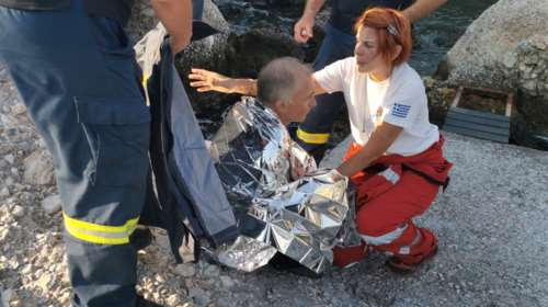 Πτώση ελικοπτέρου στη Σάμο: Σώος ο Ρουμάνος πιλότος - Αγωνία για άλλα δύο άτομα, γίνεται ΚΑΡΠΑ χωρίς ανταπόκριση [Βίντεο]