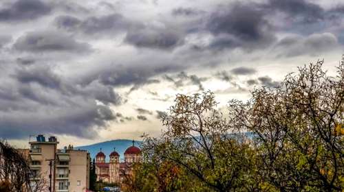 Καιρός: Κυριακή με συννεφιά και πτώση της θερμοκρασίας - Πού θα βρέξει και πού θα ρίξει τα πρώτα χιόνια