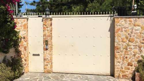 "Μένουμε απάτη": Ο γιατρός μαϊμού θα έχτιζε κλινική του ...Βατικανού στη Γλυφάδα