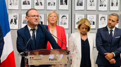 Σάλος στη Γαλλία: Δύο γυναίκες καταγγέλουν τον υπουργό Αλληλεγγύης για βιασμό - &quot;Έπαθα μπλακ άουτ μετά από ένα ποτήρι σαμπάνια&quot;