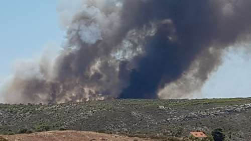 Μεγάλη φωτιά στο Λαύριο: Χωρίς ενεργό μέτωπο - Εκκενώθηκαν οικισμοί και κατασκήνωση με παιδιά [εικόνες]