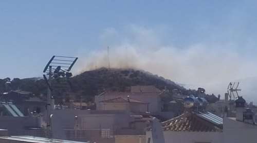 Σε ύφεση η φωτιά στη Βάρη - Εκκενώθηκαν τα παιδικά χωριά SOS και ένα γηροκομείο [εικόνες - βίντεο]