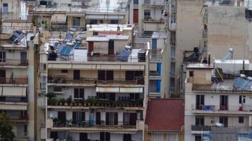 Ερευνα σοκ για τη στεγαστική κρίση: Ένας στους δύο Έλληνες αδυνατεί να πληρώσει ενοίκιο ή δόσεις δανείου