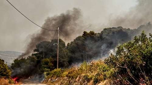 Καιρός: Επιμένουν οι ισχυροί άνεμοι - Πολύ υψηλός ο κίνδυνος πυρκαγιάς σε 10 περιφέρειες