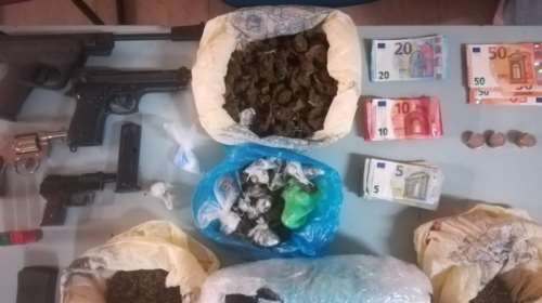 Σύλληψη αλλοδαπού στην Κυψέλη: Διακινούσε ναρκωτικά μέσα στο μαγαζί του