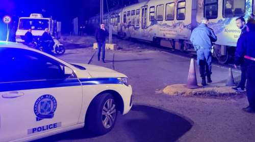 Σοκ στον Ταύρο: 16χρονος έπεσε στις ράγες του Προαστιακού - Νοσηλεύεται διασωληνωμένος με χτύπημα στο κεφάλι