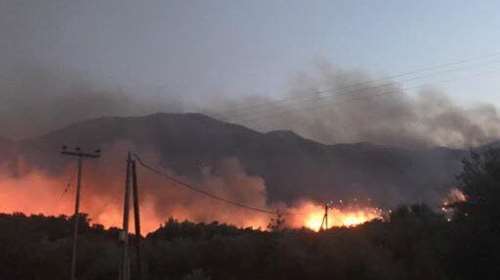 Φωτιά στη λακωνική Μάνη: Καίει ανεξέλεγκτη σε τρία μέτωπα - Ορατή από το διάστημα [βίντεο]