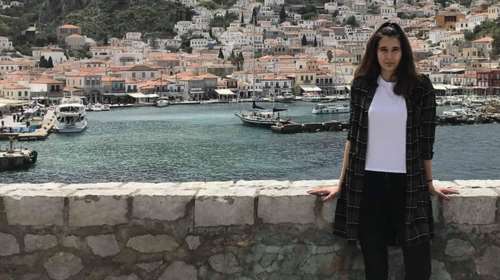 Θάνατος 19χρονης Θάλειας: Γιατί αργεί η ιατροδικαστική έκθεση - Άλλοι 10 δόκιμοι με συμπτώματα μετά το γεύμα σε fast food [Βίντεο]