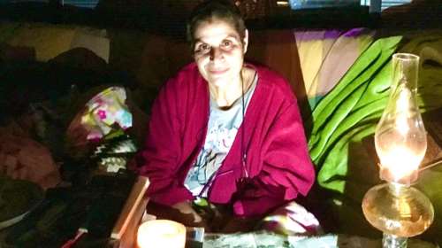 Η κόρη του Μίκη Θεοδωράκη καταγγέλλει: Μας έκοψαν το ρεύμα, πεινάμε, δεν έχουμε φαγητό ούτε για τα κατοικίδια