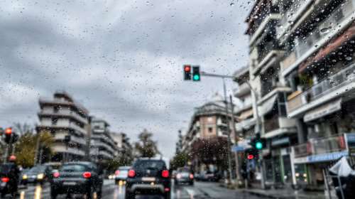 Κακοκαιρία Bora: Χτύπησε το 112 και στην Αττική - &quot;Προσοχή στις μετακινήσεις&quot;