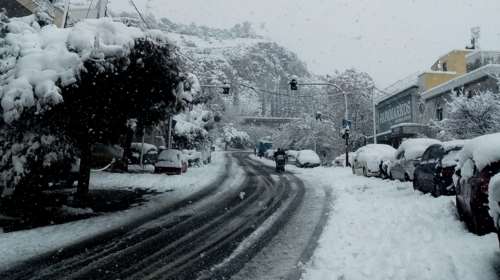 Live η πορεία της κακοκαιρίας &quot;Ελπίδα&quot;: Πού και πότε θα &quot;χτυπήσει&quot; με χιόνια, θυελλώδεις ανέμους και πολικές θερμοκρασίες