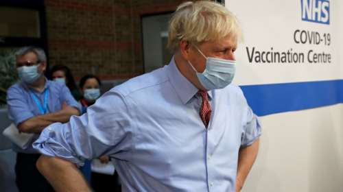 &quot;Βόμβα&quot; Τζόνσον: Δεν υπάρχουν επαρκή δεδομένα για την επίδραση των εμβολιασμών στη μείωση των κρουσμάτων