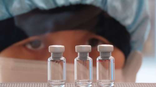 Στην Βραζιλία ξεκινά η παραγωγή του πειραματικού εμβολίου της AstraZeneca για τον κορονοϊό