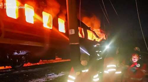 Ουκρανία: Τέσσερις νεκροί από ρωσική επίθεση σε τρένο με 200 επιβάτες - "Καθαρή τρομοκρατία", λέει ο Ζελένσκι