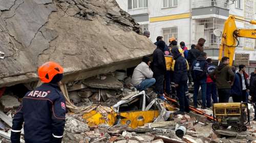 Μηνύματα συμπαράστασης από Σακελλαροπούλου, Τσίπρα, Ανδρουλάκη, Κουτσούμπα σε Τουρκία και Συρία για τον φονικό σεισμό