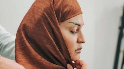 Η απίστευτη μεταμόρφωση διάσημης Ελληνίδας ηθοποιού σε... Μπουμπουλίνα