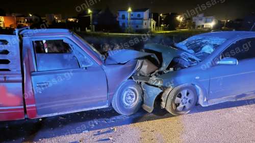 Σφοδρή σύγκρουση στη Λάρισα: Στο νοσοκομείο ζευγάρι με δύο μικρά παιδιά  από μετωπική σύγκρουση αγροτικού με Ι.Χ. [εικόνες]