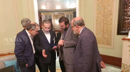 Συνομιλίες ΗΠΑ - Ιράν: Πώς βλέπουν οι δύο πλευρές τις πρώτες επαφές για το πυρηνικό πρόγραμμα της Τεχεράνης