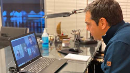 Τηλεδιάσκεψη Τσίπρα με νοσοκομειακούς γιατρούς: Έλλειψη σε μέτρα προστασίας και τεστ κορονοϊού