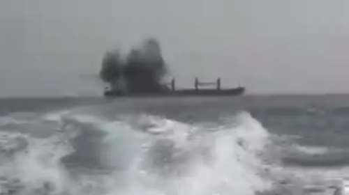 Βίντεο ντοκουμέντο: Η στιγμή που οι Χούθι επιτίθενται στο ελληνόκτητο πλοίο Magic Seas