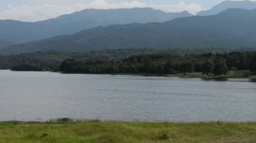 Καρδίτσα: Η μαγική εναλλαγή χρωμάτων το φθινόπωρο στη λίμνη Πλαστήρα [εικόνες]