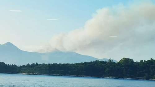 Φωτιά σε δύσβατη περιοχή στη βόρεια Κέρκυρα - Μεγάλη κινητοποίηση και προληπτική εκκένωση οικισμών