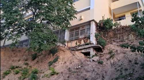 Κυψέλη: Το 39ο ΓΕΛ κρέμεται στο κενό λόγω διάβρωσης - &quot;Οι γονείς φωνάζουν, οι υπεύθυνοι τους γράφουν&quot;