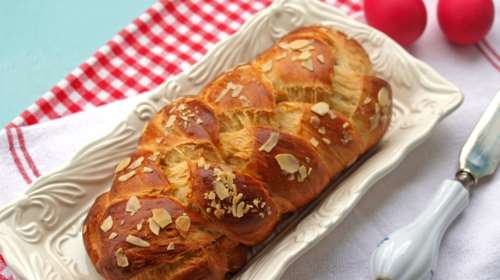 Τα πιο εύκολα και αφράτα πασχαλινά τσουρέκια χωρίς ζύμωμα και μίξερ