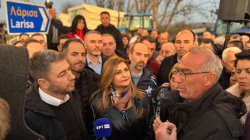 Ανδρουλάκης σε μπλόκο αγροτών στην Καρδίτσα: Όποια δικογραφία έρθει στη Βουλή για τα Τέμπη, θα προτείνουμε προανακριτική