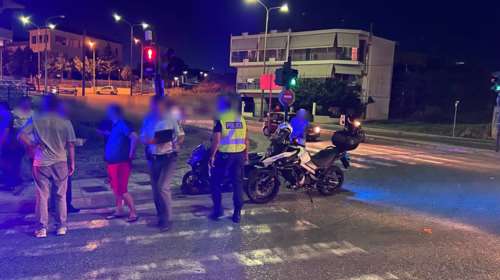 Τραγελαφικό σκηνικό στο Αγρίνιο: Το ασθενοφόρο με τραυματία τροχαίου δεν έπαιρνε μπροστά και το... έσπρωχναν