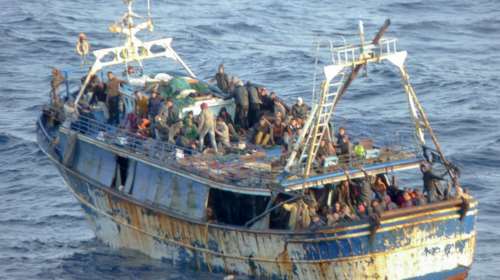 Ναυάγιο ανοιχτά της Λιβύης: 18 μετανάστες πνίγηκαν και 50 αγνοούνται