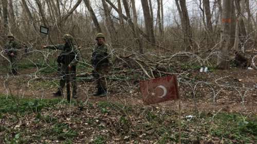 Η Τουρκία συλλαμβάνει μαζικά ξένους δημοσιογράφους στον Έβρο