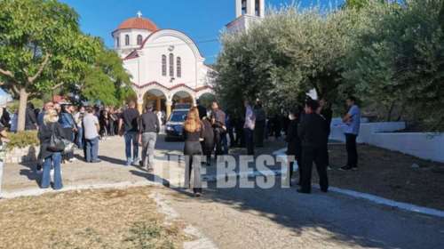 Κηδεία Τάσου Μπερδέση: Απαρηγόρητη η μητέρα του πυγμάχου - "Αφήστε με να δω το παιδί μου" [βίντεο]