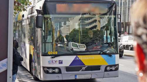 Τέλος οι &quot;τζαμπατζήδες&quot; στα λεωφορεία: Καταργούνται τα χάρτινα εισιτήρια - Πώς θα γίνεται η πληρωμή [βίντεο]