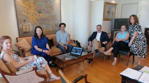 &quot;Χαμογελάστε για την φωτογραφία&quot;: Η γαλλική κομεντί που θα γυριστεί σε Αθήνα και Αίγινα