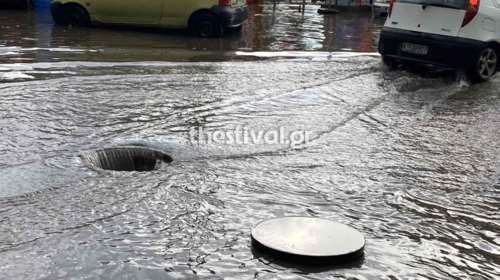 Άνοιξαν οι ουρανοί στη Θεσσαλονίκη - Ποτάμια οι δρόμοι, μετ' εμποδίων η κυκλοφορία των οχημάτων [εικόνες-βίντεο]