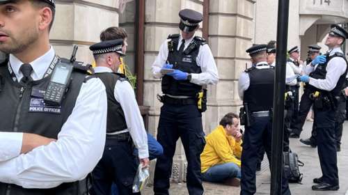 Στέψη βασιλιά Καρόλου: Συνελήφθησαν μέλη αντιμοναρχικής ομάδας που διαδήλωναν [εικόνες - βίντεο]