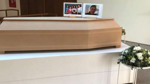 Ηλίας Μαρινάκης: Το τελευταίο αντίο στον μπασίστα των Πελόμα Μποκιού - Αποτεφρώθηκε στη Ριτσώνα [εικόνες-βίντεο]