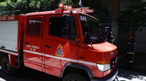 Φωτιά στην Εκάλη: Επιτόπου 3 οχήματα με 9 πυροσβέστες