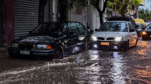 Κακοκαιρία στην Αττική: Υπερχείλισε ρέμα στο Πικέρμι - Καθίζηση στο Πολύγωνο λόγω της ισχυρής καταιγίδας