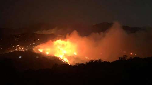 Σε ύφεση η μεγάλη πυρκαγιά στο Λασίθι - Ολονύχτια μάχη πυροσβεστών και κατοίκων να σώσουν τις περιουσίες τους.