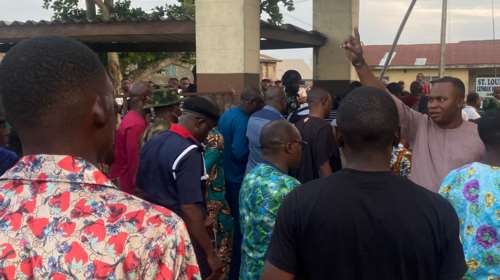 Νιγηρία: Ισλαμικό δικαστήριο καταδίκασε τρεις άνδρες σε θάνατο δια λιθοβολισμού - &quot;Ένοχοι&quot; για ομοφυλοφιλία