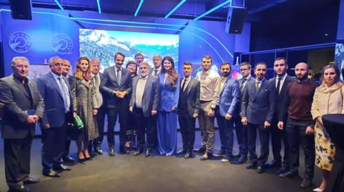 Mητσοτάκης: Ομογενείς της Ρωσίας του χάρισαν ένα σπάνιο ρολόι 100 χρόνων [εικόνα]