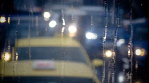 Mποτιλιάρισμα στους δρόμους της Αθήνας λόγω βροχής - "Aσφυξία" στον Κηφισό - Live η κίνηση