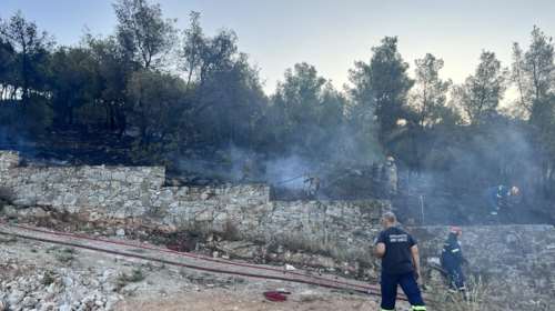 Υπό έλεγχο η φωτιά στην Κηφισιά - Σηκώθηκαν αμέσως εναέρια μέσα [εικόνες - βίντεο]