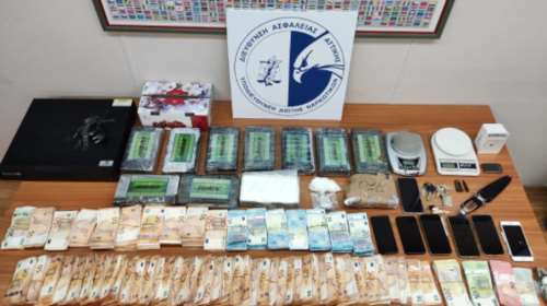 Ο &quot;Κήπος της... κόκας&quot;: Πώς έπιασαν τον μανάβη στον Πειραιά που διακινούσε κοκαΐνη ενός εκατ. ευρώ